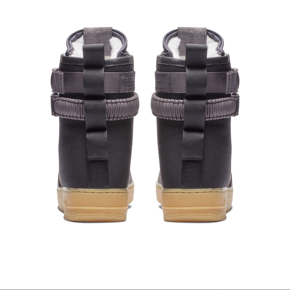 Nike SF Air Force 1 Premium Sneaker - Picture 12 of 12